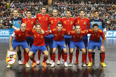 Spain, European champion again! Upper line from the left: Luis Amado, Ortiz, Juanra, Fernandao, Torras, Kike, Juanjo. Lower line from the left: Javi Rodriguez, Lin, Borja, Alvaro and Daniel. Not in the picture: Cristian and Javi Eseverri (Photo courtesy: Carmelo Rubio - RFEF)