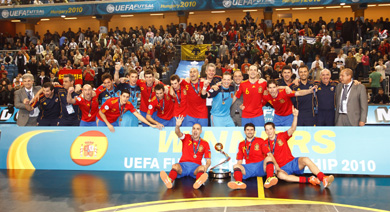 A good memory for Venancio and his 14 stars (Photo courtesy: Carmelo Rubio - RFEF)