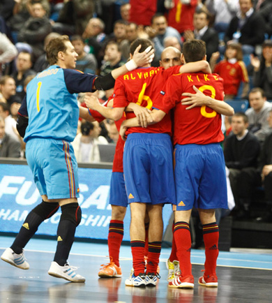 Luis Amado, Alvaro, Kike and Javi Rodriguez celebrating a goal (Photo courtesy: Carmelo Rubio - RFEF)
