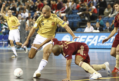 Pivots challenge: Fernandao vs Cirilo (Photo courtesy: Carmelo Rubio - RFEF)