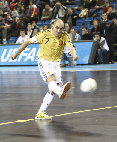 Javi Rodriguez will score his penalty but...well... you know what happened then! (Photo courtesy: Carmelo Rubio - RFEF)