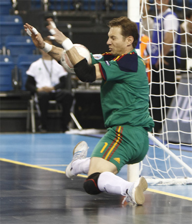 Great save and semifinal reached! (Photo courtesy: Carmelo Rubio - RFEF)