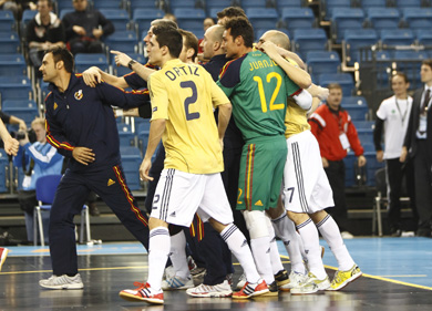 Celebration followed by disappointment: Javi Rodriguez's penalty was considered failed by Fritz and Sunjic! (Photo courtesy: Carmelo Rubio - RFEF)