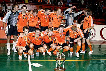 Shakhtar celebrating, something quite usual in Ukrainian futsal! (Photo courtesy: Andrey Pety and Valery Dudush)