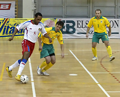 Russia vs Lithuania (Photo courtesy: Miklos Biszkup)