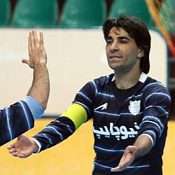 Vahid Shamsaee celebrates a goal in Foolad Mahan*s victory in the Iran Futsal Super League (Photo courtesy: ISNA)