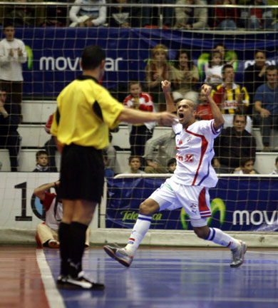 Goal by Cico! (Photo courtesy: Angel Perez - LNFS)