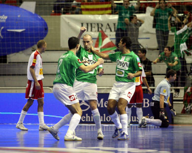 Charli Morteruel, Javi Eseverri and D celebrating the first goal for MRA Gvtarra (Photo courtesy: Angel Perez - LNFS)