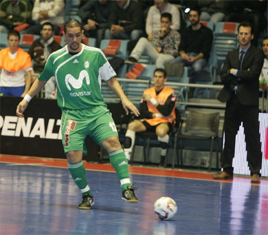 Betao in action under Santi*s sight (Photo courtesy: Rubn de Pedro - LNFS)