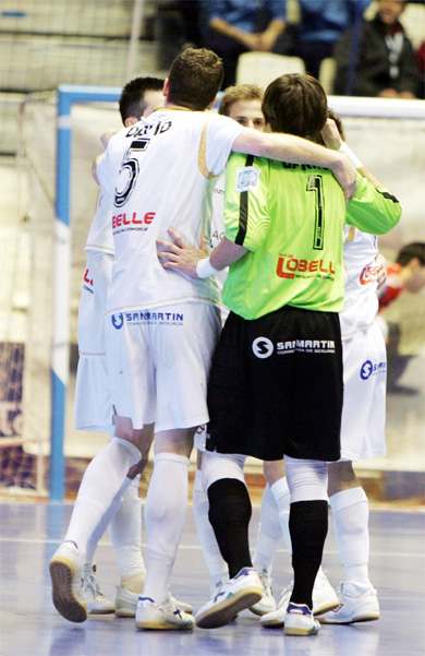 David, Rato, Carlos Barron and Pola celebrating (Photo courtesy: Rubn de Pedro - LNFS)