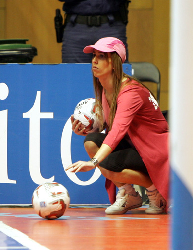 Recogepelotas girl! (Photo courtesy: Rubn de Pedro - LNFS)