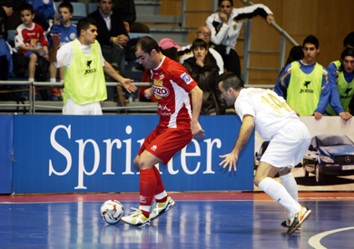 Wilde vs Oscar Redondo (Photo courtesy: Rubn de Pedro - LNFS)