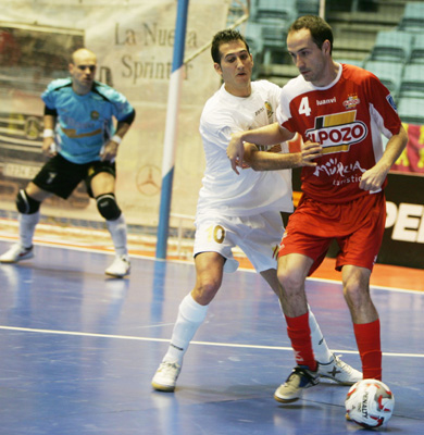 Alvaro vs Hector and Igor (Photo courtesy: Rubn de Pedro - LNFS)